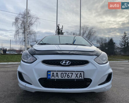 Білий Хендай Акцент, об'ємом двигуна 1.37 л та пробігом 200 тис. км за 6000 $, фото 3 на Automoto.ua