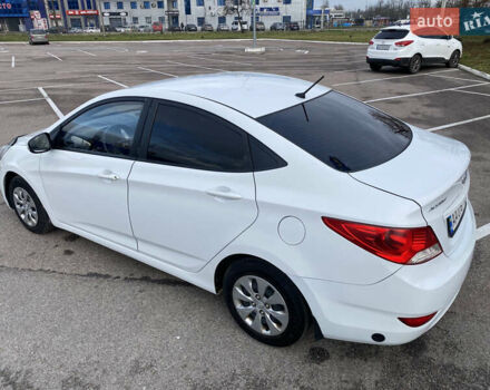 Білий Хендай Акцент, об'ємом двигуна 1.37 л та пробігом 200 тис. км за 6000 $, фото 8 на Automoto.ua