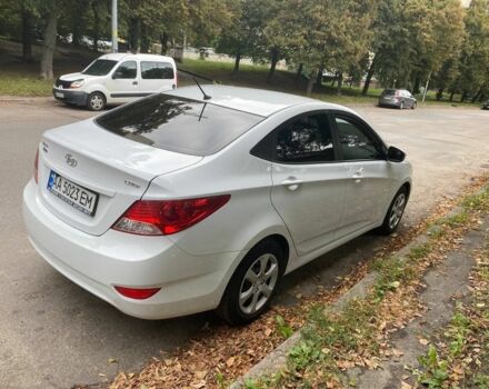 Белый Хендай Акцент, объемом двигателя 1.6 л и пробегом 185 тыс. км за 8600 $, фото 2 на Automoto.ua