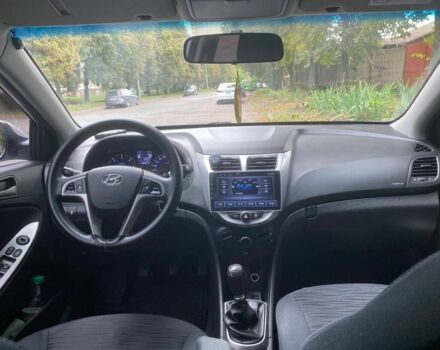 Белый Хендай Акцент, объемом двигателя 1.6 л и пробегом 185 тыс. км за 8600 $, фото 6 на Automoto.ua