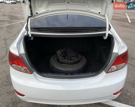 Білий Хендай Акцент, об'ємом двигуна 1.37 л та пробігом 200 тис. км за 6000 $, фото 14 на Automoto.ua