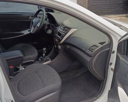 Білий Хендай Акцент, об'ємом двигуна 1.4 л та пробігом 235 тис. км за 6470 $, фото 8 на Automoto.ua