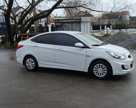 Белый Хендай Акцент, объемом двигателя 1.4 л и пробегом 235 тыс. км за 6400 $, фото 2 на Automoto.ua