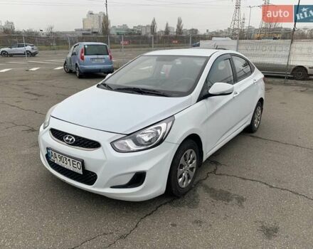 Белый Хендай Акцент, объемом двигателя 1.37 л и пробегом 185 тыс. км за 6100 $, фото 7 на Automoto.ua