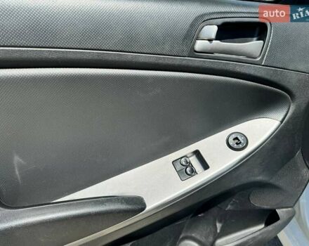 Белый Хендай Акцент, объемом двигателя 1.37 л и пробегом 267 тыс. км за 6990 $, фото 19 на Automoto.ua