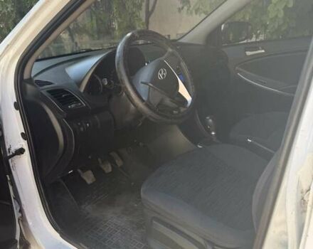 Білий Хендай Акцент, об'ємом двигуна 1.37 л та пробігом 90 тис. км за 8500 $, фото 3 на Automoto.ua