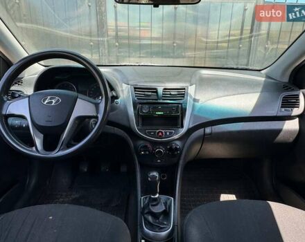 Белый Хендай Акцент, объемом двигателя 1.37 л и пробегом 267 тыс. км за 6990 $, фото 12 на Automoto.ua