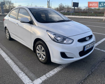 Белый Хендай Акцент, объемом двигателя 1.4 л и пробегом 111 тыс. км за 9500 $, фото 5 на Automoto.ua