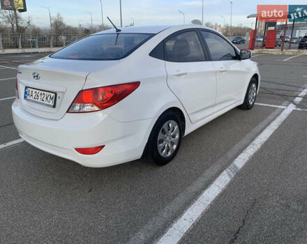 Белый Хендай Акцент, объемом двигателя 1.4 л и пробегом 111 тыс. км за 9500 $, фото 3 на Automoto.ua