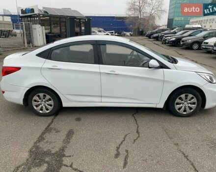 Белый Хендай Акцент, объемом двигателя 1.37 л и пробегом 185 тыс. км за 6100 $, фото 2 на Automoto.ua