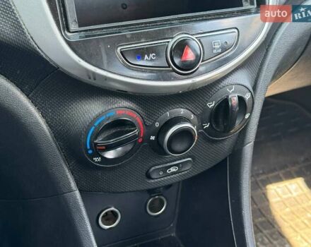 Белый Хендай Акцент, объемом двигателя 1.37 л и пробегом 267 тыс. км за 6990 $, фото 15 на Automoto.ua