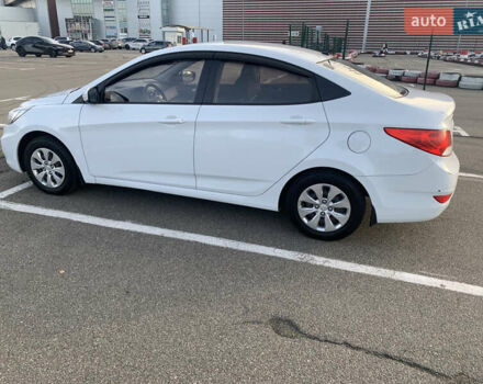 Белый Хендай Акцент, объемом двигателя 1.4 л и пробегом 111 тыс. км за 9500 $, фото 2 на Automoto.ua