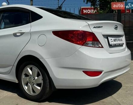 Белый Хендай Акцент, объемом двигателя 1.37 л и пробегом 267 тыс. км за 6990 $, фото 7 на Automoto.ua
