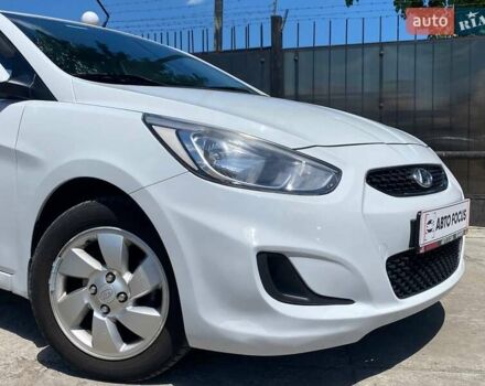 Белый Хендай Акцент, объемом двигателя 1.37 л и пробегом 267 тыс. км за 6990 $, фото 3 на Automoto.ua