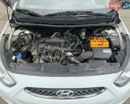 Белый Хендай Акцент, объемом двигателя 1.37 л и пробегом 185 тыс. км за 6100 $, фото 13 на Automoto.ua