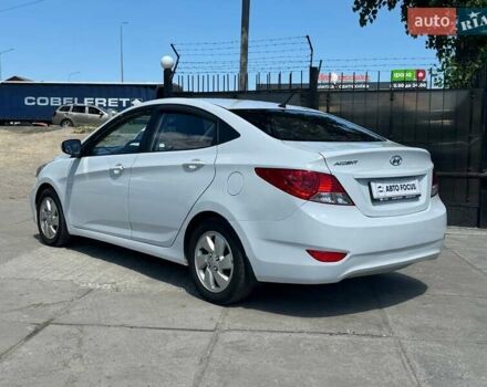 Белый Хендай Акцент, объемом двигателя 1.37 л и пробегом 267 тыс. км за 6990 $, фото 6 на Automoto.ua