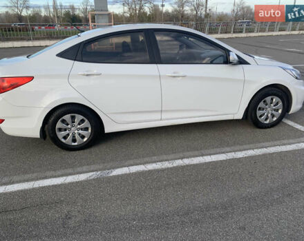 Белый Хендай Акцент, объемом двигателя 1.4 л и пробегом 111 тыс. км за 9500 $, фото 4 на Automoto.ua