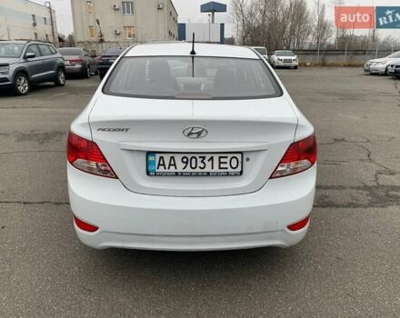 Белый Хендай Акцент, объемом двигателя 1.37 л и пробегом 185 тыс. км за 6100 $, фото 4 на Automoto.ua