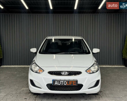 Белый Хендай Акцент, объемом двигателя 1.37 л и пробегом 99 тыс. км за 8700 $, фото 1 на Automoto.ua