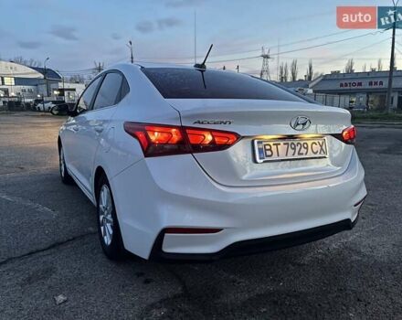 Белый Хендай Акцент, объемом двигателя 1.6 л и пробегом 55 тыс. км за 12700 $, фото 4 на Automoto.ua