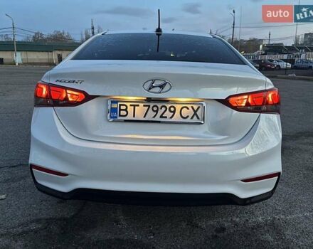 Белый Хендай Акцент, объемом двигателя 1.6 л и пробегом 55 тыс. км за 12700 $, фото 5 на Automoto.ua