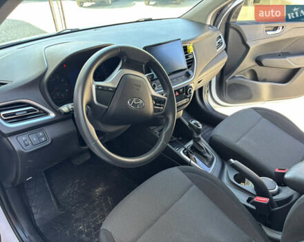 Белый Хендай Акцент, объемом двигателя 1.37 л и пробегом 68 тыс. км за 14500 $, фото 4 на Automoto.ua