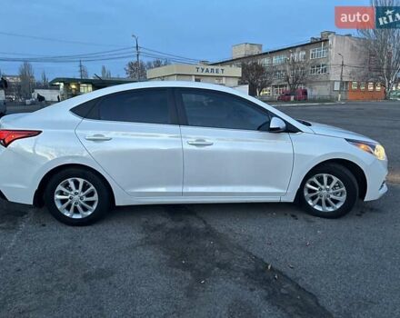 Белый Хендай Акцент, объемом двигателя 1.6 л и пробегом 55 тыс. км за 12700 $, фото 2 на Automoto.ua