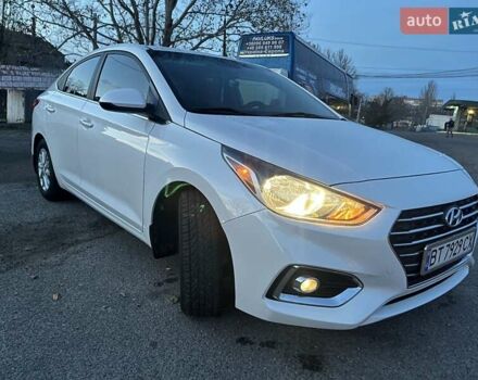 Белый Хендай Акцент, объемом двигателя 1.6 л и пробегом 55 тыс. км за 12700 $, фото 3 на Automoto.ua