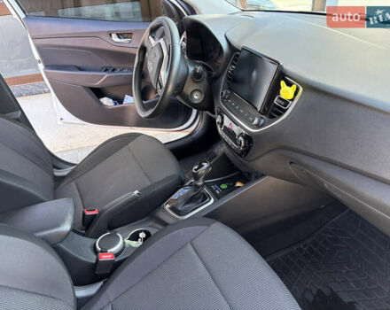 Белый Хендай Акцент, объемом двигателя 1.37 л и пробегом 68 тыс. км за 14500 $, фото 7 на Automoto.ua