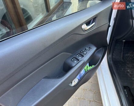 Белый Хендай Акцент, объемом двигателя 1.37 л и пробегом 68 тыс. км за 14500 $, фото 6 на Automoto.ua