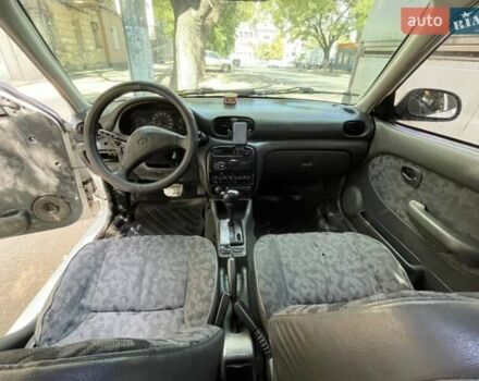 Білий Хендай Акцент, об'ємом двигуна 1.3 л та пробігом 450 тис. км за 1700 $, фото 4 на Automoto.ua