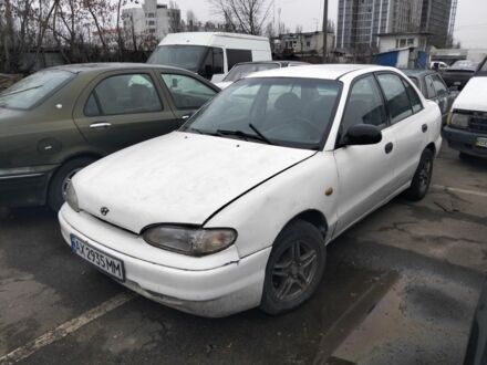 Белый Хендай Акцент, объемом двигателя 1.5 л и пробегом 218 тыс. км за 650 $, фото 1 на Automoto.ua