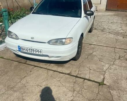 Белый Хендай Акцент, объемом двигателя 1.5 л и пробегом 400 тыс. км за 1600 $, фото 1 на Automoto.ua