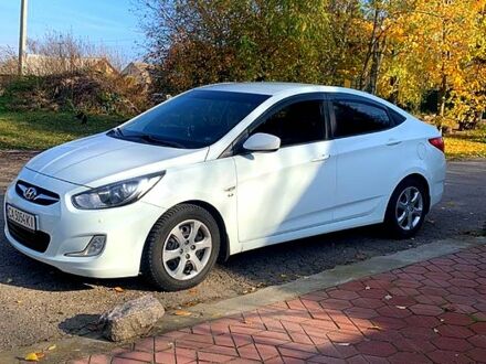 Белый Хендай Акцент, объемом двигателя 1.6 л и пробегом 190 тыс. км за 7200 $, фото 1 на Automoto.ua
