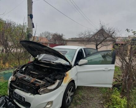 Белый Хендай Акцент, объемом двигателя 1.6 л и пробегом 384 тыс. км за 2000 $, фото 1 на Automoto.ua