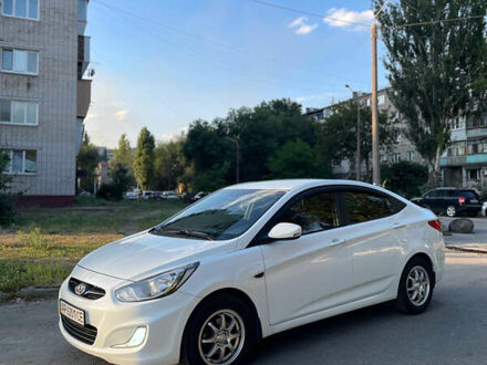 Білий Хендай Акцент, об'ємом двигуна 1.4 л та пробігом 125 тис. км за 9000 $, фото 1 на Automoto.ua