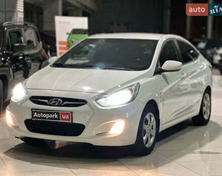 Белый Хендай Акцент, объемом двигателя 1.6 л и пробегом 163 тыс. км за 7990 $, фото 1 на Automoto.ua