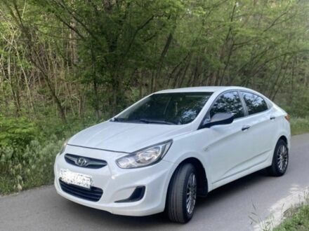 Белый Хендай Акцент, объемом двигателя 1.4 л и пробегом 200 тыс. км за 5850 $, фото 1 на Automoto.ua