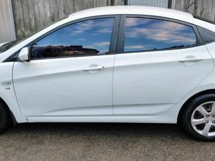 Белый Хендай Акцент, объемом двигателя 1.6 л и пробегом 283 тыс. км за 6800 $, фото 1 на Automoto.ua