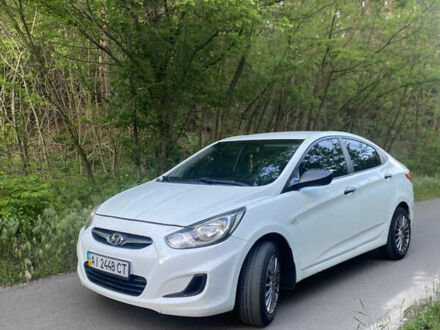 Хендай Акцент 2011 у Києві на Automoto.ua Білий Хендай Акцент, об'ємом двигуна 1.4 л та пробігом 187 тис. км за 6800 $, фото 1 на Automoto.ua