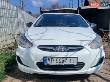 Белый Хендай Акцент, объемом двигателя 1.4 л и пробегом 220 тыс. км за 6500 $, фото 1 на Automoto.ua