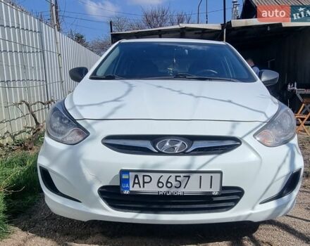 Белый Хендай Акцент, объемом двигателя 1.4 л и пробегом 220 тыс. км за 6500 $, фото 1 на Automoto.ua