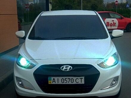 Білий Хендай Акцент, об'ємом двигуна 1.6 л та пробігом 98 тис. км за 8000 $, фото 1 на Automoto.ua
