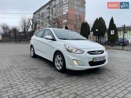 Хендай Акцент 2012 у Знаменке на Automoto.ua Білий Хендай Акцент, об'ємом двигуна 1.4 л та пробігом 45 тис. км за 8500 $, фото 1 на Automoto.ua