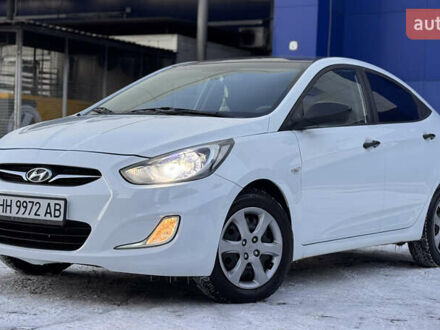 Белый Хендай Акцент, объемом двигателя 1.4 л и пробегом 95 тыс. км за 8200 $, фото 1 на Automoto.ua