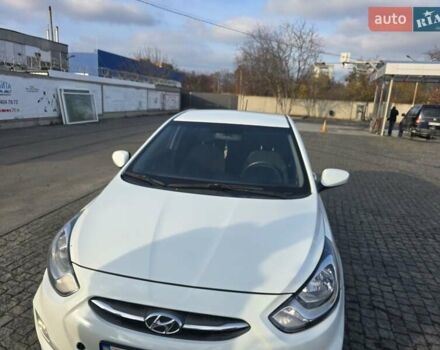 Белый Хендай Акцент, объемом двигателя 1.4 л и пробегом 198 тыс. км за 5600 $, фото 1 на Automoto.ua