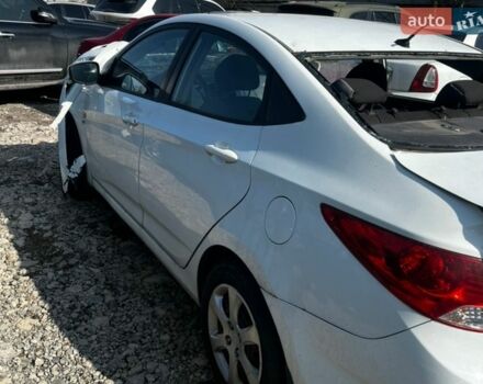 Белый Хендай Акцент, объемом двигателя 1.59 л и пробегом 300 тыс. км за 1800 $, фото 1 на Automoto.ua