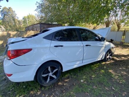 Хендай Акцент 2012 в Ивано-Франковске на Automoto.ua Белый Хендай Акцент, объемом двигателя 1.4 л и пробегом 190 тыс. км за 2000 $, фото 1 на Automoto.ua