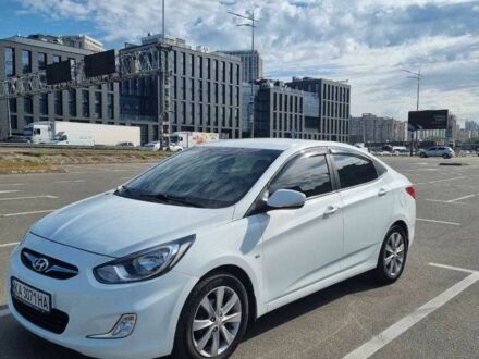 Белый Хендай Акцент, объемом двигателя 1.6 л и пробегом 112 тыс. км за 10500 $, фото 1 на Automoto.ua