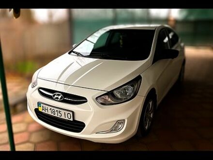 Белый Хендай Акцент, объемом двигателя 1.4 л и пробегом 92 тыс. км за 10000 $, фото 1 на Automoto.ua